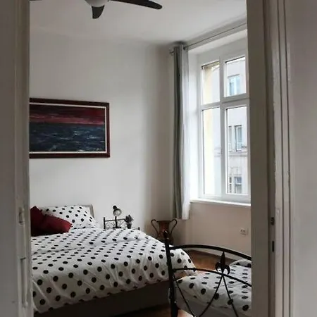 Apartment Monarch *